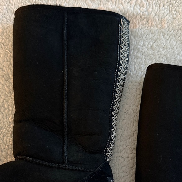UGGS - Picture 2 of 10